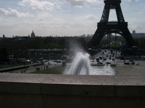 Paryż fontanna and Eifel